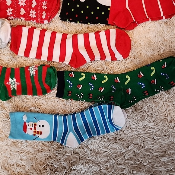 11 pair of Christmas socks. NEW - Picture 5 of 9